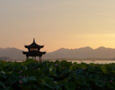 Descubre las increíbles montañas de China: un reto para los amantes del montañismo