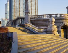 Descubre cómo mantenerte conectado mientras haces turismo en China: consejos para aprovechar el wifi gratuito y comprar una tarjeta SIM local