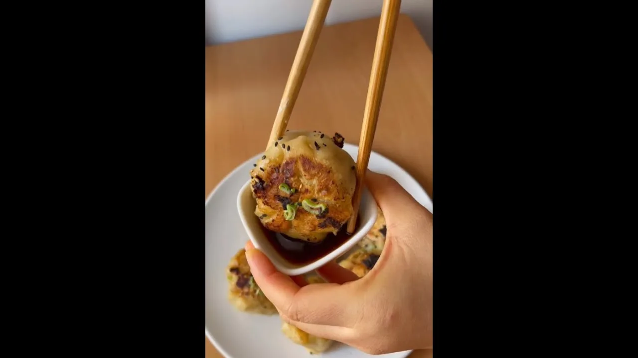 Descubre la auténtica gastronomía china con nuestros deliciosos Jiaozi: dumplings de masa fina