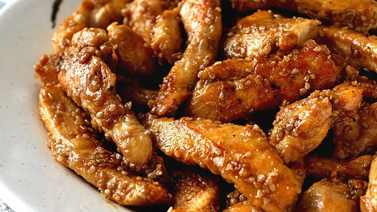 Descubre la irresistible gastronomía china: Pollo en salsa de sésamo, una deliciosa receta para sorprender a tus invitados