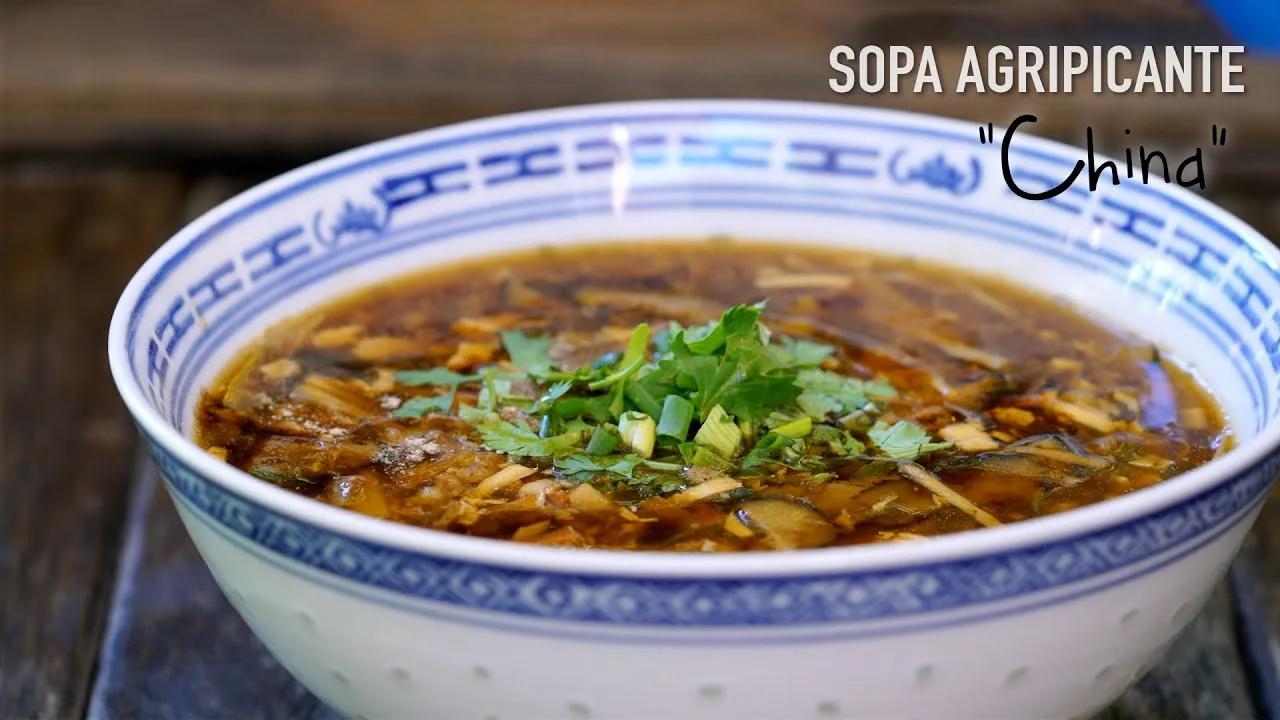 Descubre la deliciosa Sopa de Huevos Batidos de la Gastronomía China: Un plato tradicional y reconfortante