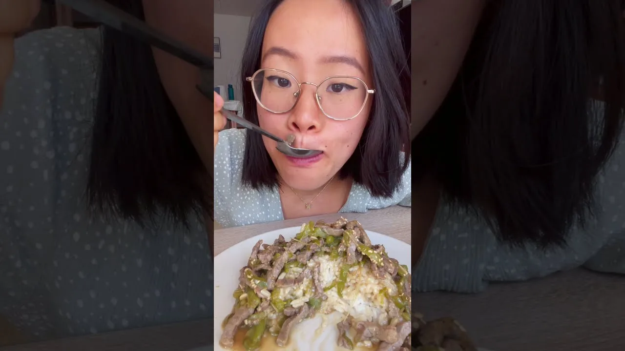 Descubre cómo preparar una deliciosa Ternera a la parrilla con cebolla y pimienta negra, un plato imprescindible de la gastronomía china