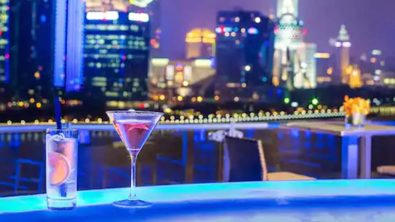 Descubre la elegancia y lujo del Hotel Banyan Tree Shanghai on the Bund – La joya del Bund