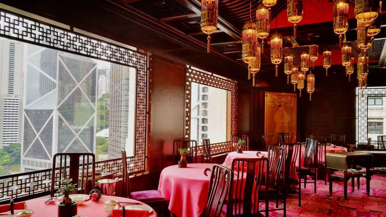 Descubre el lujo y la elegancia del Hotel Mandarin Oriental Hong Kong: la joya de la ciudad