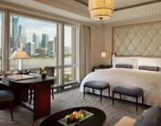 Descubre la elegancia y lujo del Hotel The Peninsula Shanghai: La mejor opción para tu estadía en China